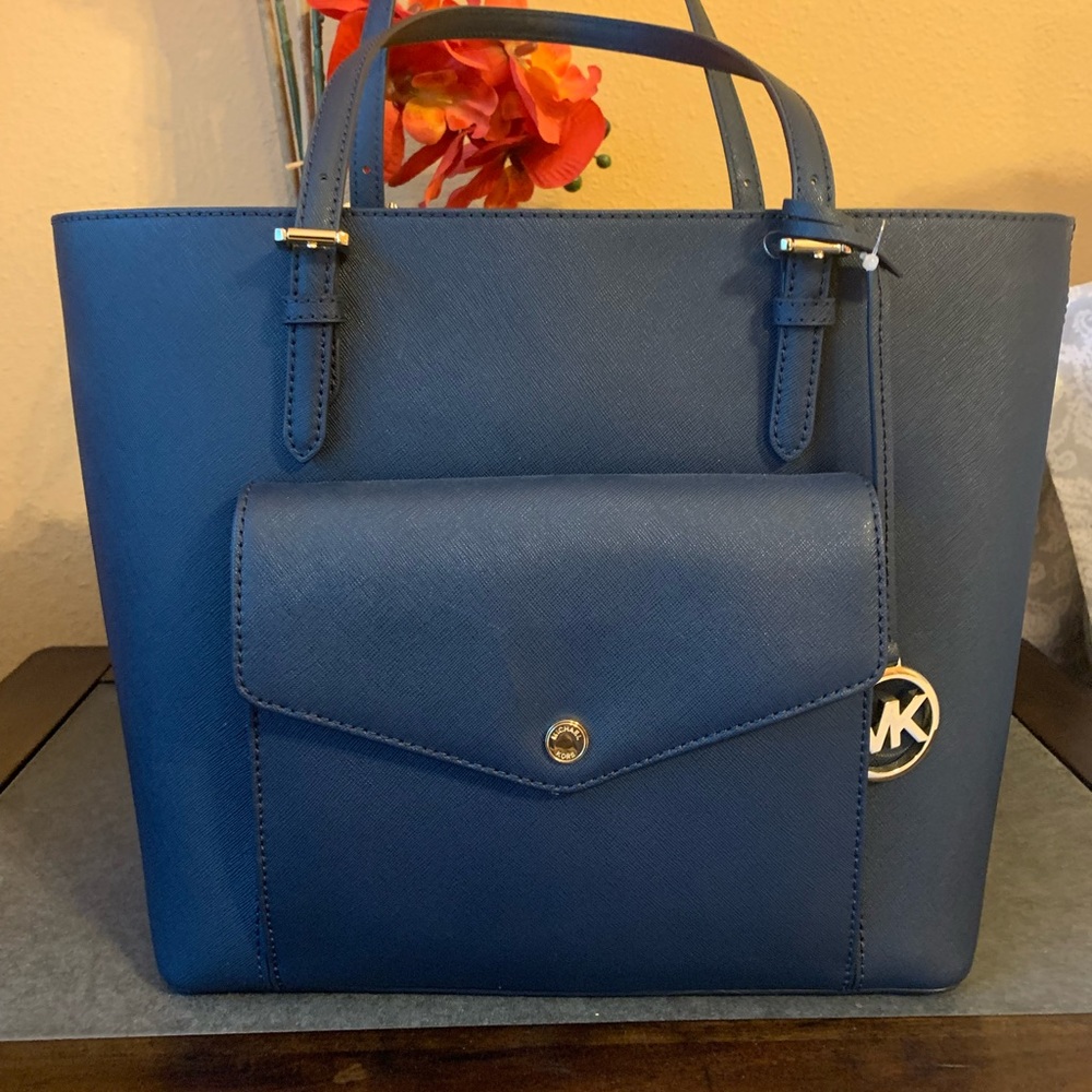 Michael Kors ~ Jet Set Medium Saffiano Leather Pocket Tote Bag